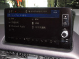 ナビゲーションはホンダコネクトディスプレイを装着しております。AM、FM、Bluetooth、フルセグTVがご使用いただけます。初めて訪れた場所でも道に迷わず安心ですね!