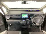 【前方視界】開放的な前方視界!運転がしやすく疲れにくいです♪窓が大きく、見通しがとっても良いおクルマですよ♪