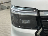 LEDヘッドライトは、点灯の瞬間から最大光量を発揮し、突然暗くなるトンネルなどでの安定感を高めます。