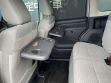 左右後席シートバックテーブル付いてます♪