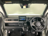 【前方視界】開放的な前方視界!運転がしやすく疲れにくいです♪窓が大きく、見通しがとっても良いおクルマですよ♪