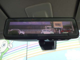 スマートルームミラー画像になります。リアシートに人が乗ってる時やトランクに荷物がたくさん積んでルームミラーが使えないときに便利なオプションです!