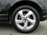 全車両に標準装備の純正アルミホイールは、純正ならではのバランスの良いデザインと、走行安定性をお楽しみ頂けます。