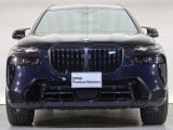 【キドニーグリル】BMWの代名詞。一目見ただけでBMWであると認識できる確固たるアイコンとして存在感を放ちます。