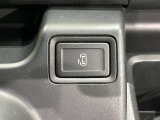 【パワースライドドア】スマートキーや運転席のスイッチでスライドドアの開閉が可能♪電動だから力を入れてドアを開ける必要が無く、小さいお子様でも、重い荷物を持っている時もラクに開け閉めできます♪