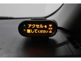 トヨタ純正 踏み間違い加速抑制システム装備!アクセルペタルの踏み間違い時エンジン出力を抑制しブザーと表示でお知らせします。