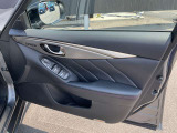 運転席ドアのポケットです。ボトルホルダー付きです。