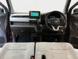 【前方視界】開放的な前方視界!運転がしやすく疲れにくいです♪窓が大きく、見通しがとっても良いおクルマですよ♪