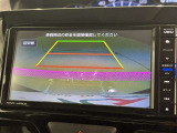 後方の見える安心をお届けするバックガイドモニター付:バックするときのアシストラインもあって楽々バック!車庫入れや縦列駐車をサポートし、苦手な駐車も安心です!今やもう手放せない装備ですネ♪