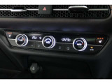 運転席と助手席の温度設定の変更が可能な左右独立タイプのデュアルエアコンです♪♪♪暑がりな人・寒がりな人も誰もが車内を快適にお過ごしいただけます♪♪♪