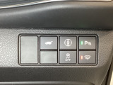 ハンドルの右側にHondaセンシング用のメインスイッチとパワーテールゲートスイッチがついています。パワーテールゲートスイッチは車内からでもテールゲートの開け閉めを電動でできます。