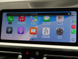 【アップルカープレイ】iPhoneがBMW車両とワイヤレスで接続されます。Apple CarPlayでは、オーディオストリーミングやメッセージングアプリがディスプレイに表示されます。