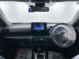 落ち着いたカラーの内装で、ゆったりと運転したい方に。