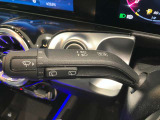 リアゲートの自動開閉が可能で御座います。お子様を抱っこする際やお買い物で手が塞がってしまっている場合に大変便利で御座います。