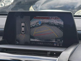 パノラミックビューモニターを装備!上から車両を見下ろしたような映像をナビ画面に表示できます。車両前後左右に搭載した4つのカメラ映像を継ぎ目なく合成!目視では見えない部分もリアルタイムで見れます。