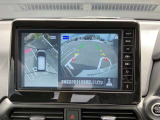 空から見下ろしているような視点で周囲を確認できるアラウンドビューモニター。駐車時にとても便利です。