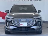 Audiの象徴であるシングルフレームグリルをよりワイドで低くシャープなデザインとすることでワイド&ローのフォルムを協調しています。