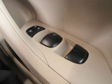 全席パワーウインドウ★運転席はワンタッチで開閉可能です♪
