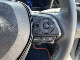 レーダークルーズコントロール(全車速追従機能付)付きです。車速に応じて追従支援してくれるので、ロングドライブも快適です。詳細は販売店スタッフまでおたずねください。