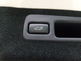 荷物が多くて手がふさがっている時に重宝する電動リアゲートを搭載しています。