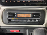 【オートエアコン】一度お好みの温度に設定すれば、車内の温度を検知し風量や温度を自動で調整。暑い&hellip;寒い&hellip;と何度もスイッチ操作をする必要はありません。快適な車内空間には必須の機能ですね♪