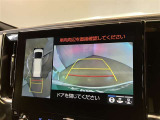 映像で見づらい車両周辺の確認をアシスト。クルマを真上から見ているような映像を表示。 運転席から確認しにくい車両周囲の状況を把握。