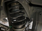 お車を安心してお乗りいただく為には、足回りの定期点検が欠かせません。サービスサポート(有償保証)では無料点検もご提供しており、安心のカーライフをお過ごしいただけるサポート体制が整っています。