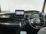 視界性もよく、広々とした空間で運転できます。