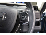 Hondaセンシングの機能のひとつ、アダプティブクルーズコントロール付!アクセルから足を離しても設定したスピードと前車との車間を保ち走行してくれます!車線維持もアシスト☆高速道路で疲労軽減ですね☆