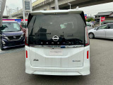 スポイラー付きのバックドア大きく開いて、荷物の積み下ろしも楽ですよ