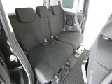 後部座席も当然、綺麗・清潔に仕上げております。内装の綺麗なお車は気持ちが良いですね。
