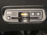 ハンドルの左下にETCがついています。高速道路の料金所の通過も楽々です。カードの取り出しもしやすい場所についています。