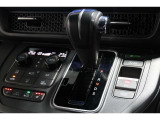 インパネシフトだから視線の移動も少なく足元もスッキリ♪運転席もゆったりしているのでゆとりを持ってドライブできますね!