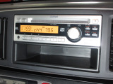 純正1DINCDチューナーはCDプレーヤー・AM/FMチューナー付です。お好みの音楽を聞きながらのドライブは楽しさ倍増ですね!