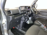 見通しのよいすっきりとした視界で、誰でも運転しやすいです。運転のしやすさは疲れにくさにも繋がりますよ♪