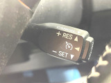 【クルーズコントロール】高速道路もラクラク走行。アクセルを離しても一定速度で走行ができ、長距離運転時の負担を軽減!加速・減速も簡単なスイッチ操作で調整できます。