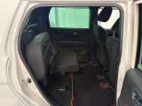 チップアップ機能により、座面が跳ね上がりますので背の高いお荷物の積載も可能です!