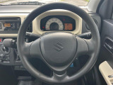インテリアに合わせたデザインのステアリングは、運転される方のことも考え、運転しやすい形状、大きさです。是非一度、実際に触ってお確かめください。