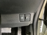 横滑りを防止するVSA等のスイッチは運転席の右側、手の届きやすい位置にあります。
