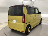 とても便利な【両側電動スライドドア】ドアハンドを少し引くだけでリアドアが自動開閉します。