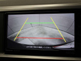 目視では確認しづらい車両後方を表示するカラーバックモニターが装備されています。スムーズな車庫入れや縦列駐車をサポートします。