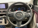 【ハンドル回り】インテリアに合わせたデザインのステアリングは、運転される方のことも考え、運転しやすい形状、大きさです。ぜひ一度、実際に触ってお確かめください。