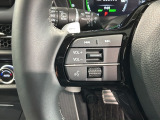ステアリングにオーディオ操作スイッチが付いています。オーディオ画面に直接タッチしなくても操作が出来ますので、運転に集中できます。