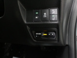 【ETC2.0車載器】料金所での決済だけでなく、渋滞などの道路情報と連動してさまざまなサービスを受けることができる、次世代型のETC車載器を装着しています!