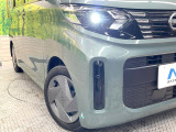 【LEDヘッドライト】悪天候や夜間走行時も良好な視界を確保し安心して運転できる高輝度LEDヘッドライトを装備!点灯速度が早く、消費電力も抑えられています。