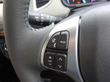 【ステアリングスイッチ】ステアリングスイッチは運転姿勢や視線を崩さずに操作が可能です。左側にはオーディオ類があります。