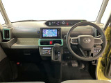 運転席は見やすく整理され、ナビも美しく装着され操作性にも優れています!