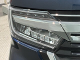 LEDヘッドライトは、点灯の瞬間から最大光量を発揮し、突然暗くなるトンネルなどでの安定感を高めます。