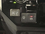 【電動パーキング】ボタンひとつでパーキングON。女性の方や運転に慣れていない方にも安心.