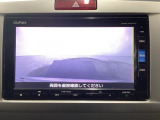 【バックカメラ】運転が苦手な方も車庫入れラクラクです!ギアをリバースに入れれば自動的に切り換わりますので、面倒な操作は不要です♪狭い駐車場もお車を傷つけず安心ですね!